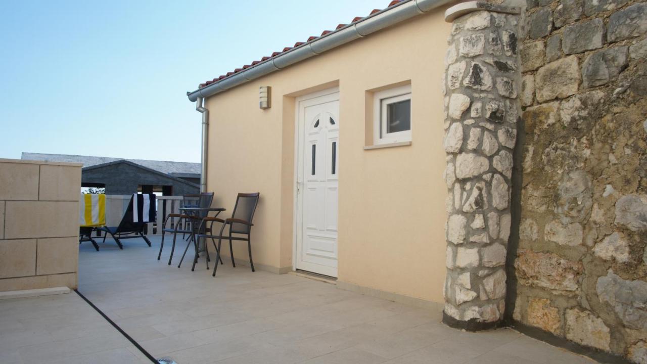 Camera Singola con Terrazza in Comune