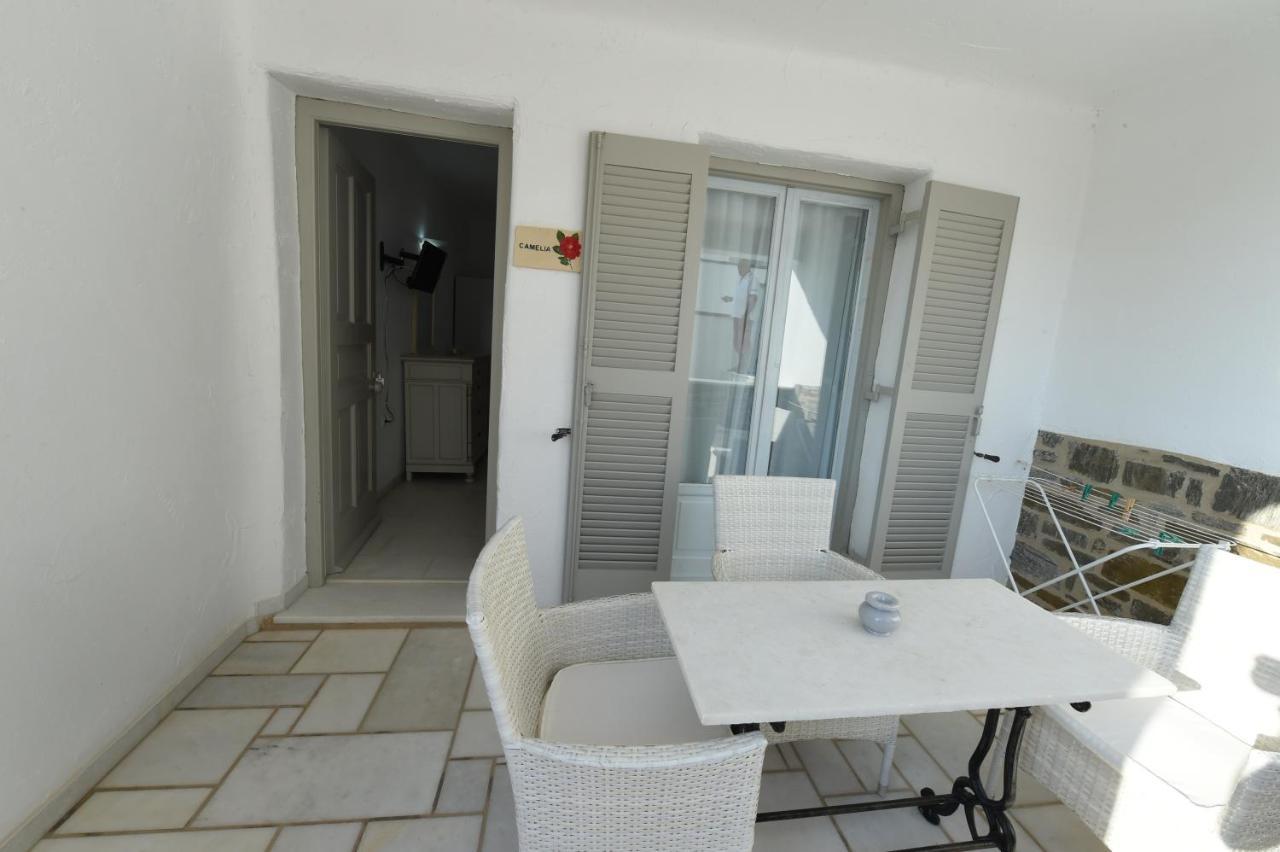 Studio mit Poolblick (3 Erwachsene)