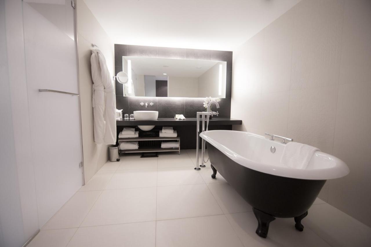 Quarto King Premium com Sofá-cama