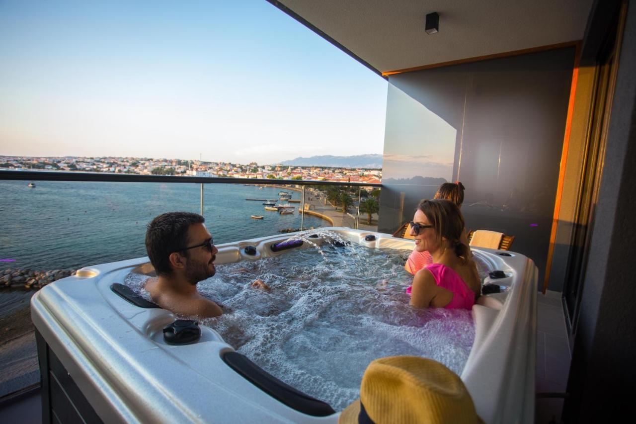 Deluxe Suite with Balcony, Sea View and Spa Bath