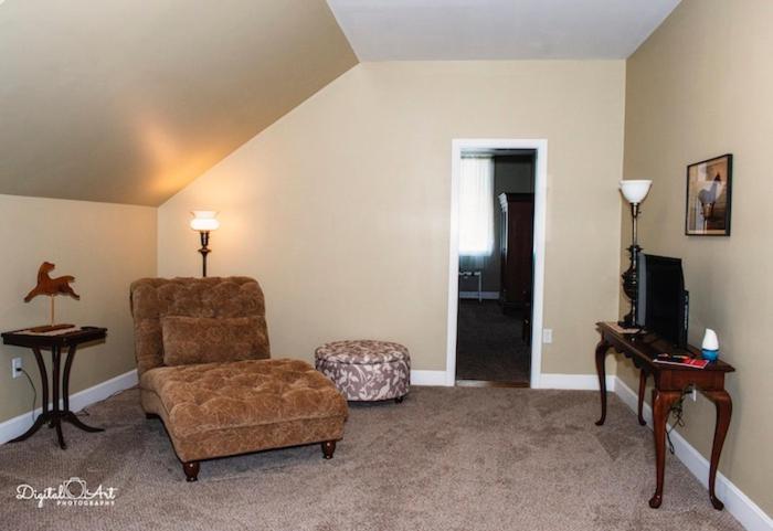 Deluxe Queen Suite