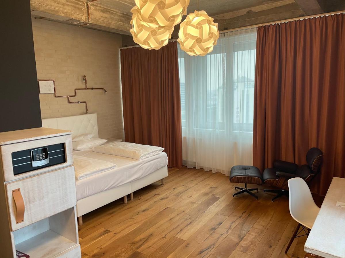 Business Queen Room with view
