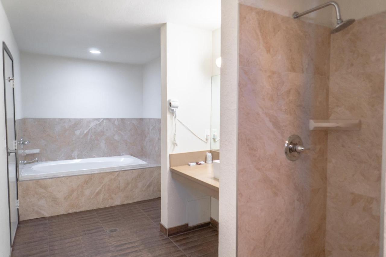 King Room with Spa Bath