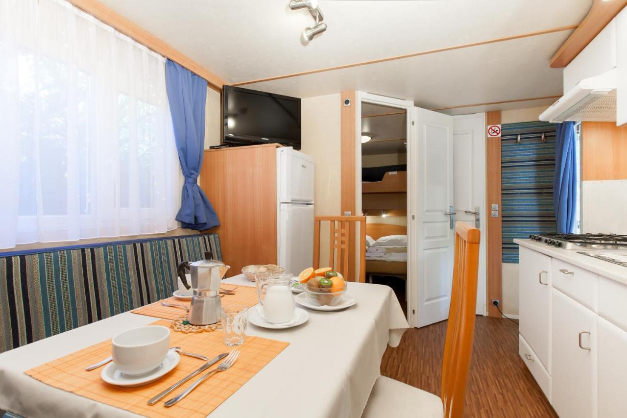 Deluxe Mobile Home (4 Adults),1084897960:JPEG