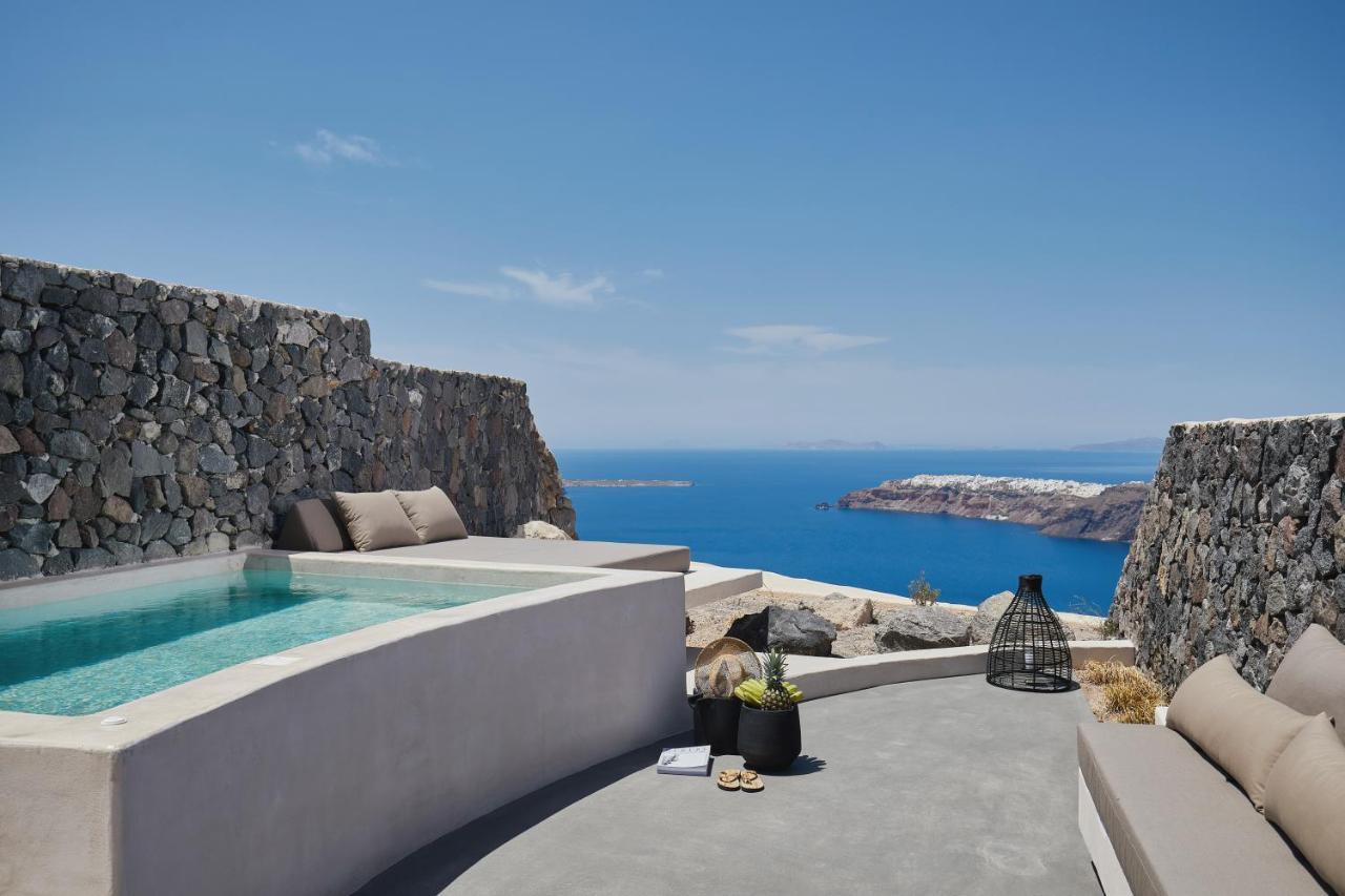 Grand Suite Divine mit eigenem Whirlpool und Blick auf die Caldera