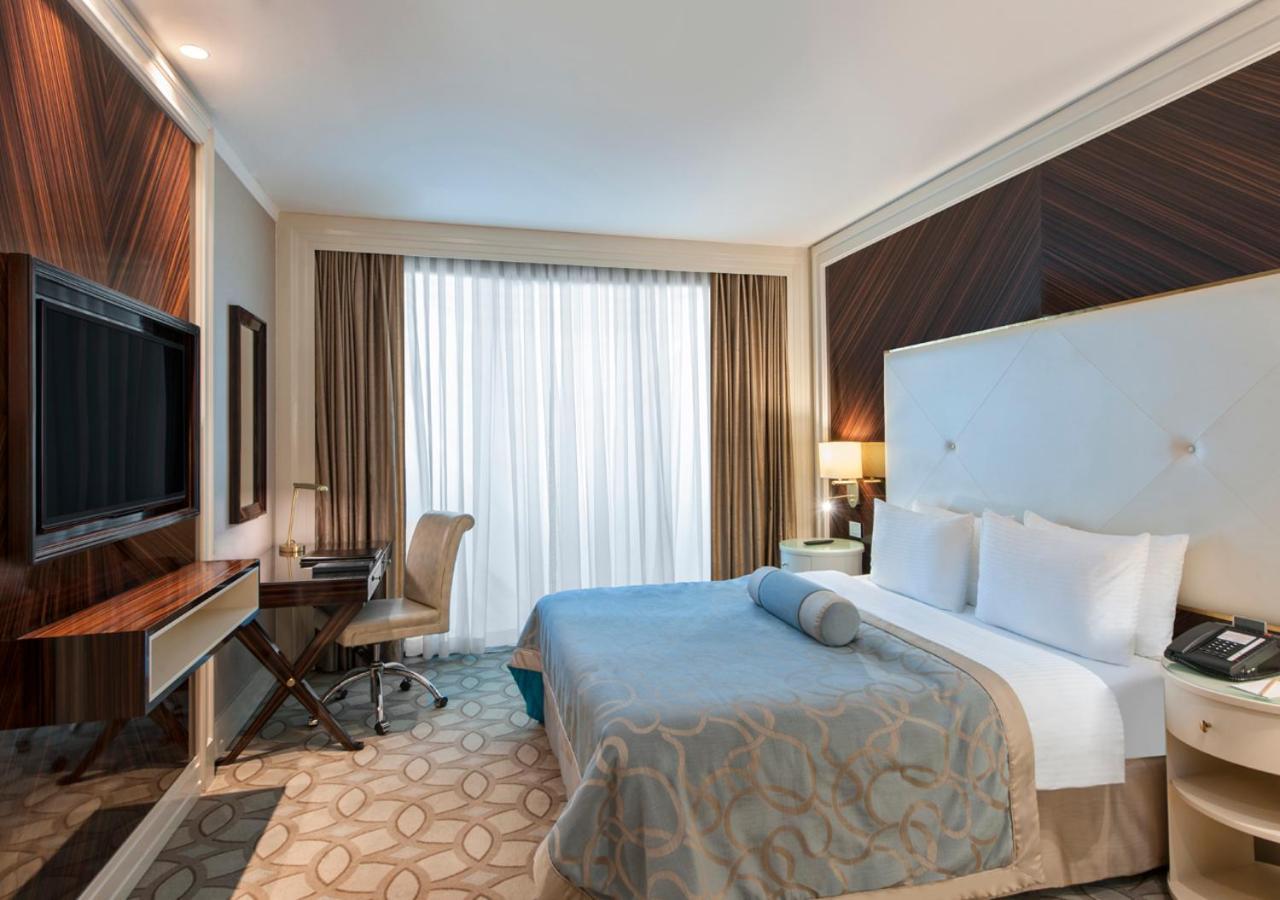 Deluxe Room with Queen Size Bed