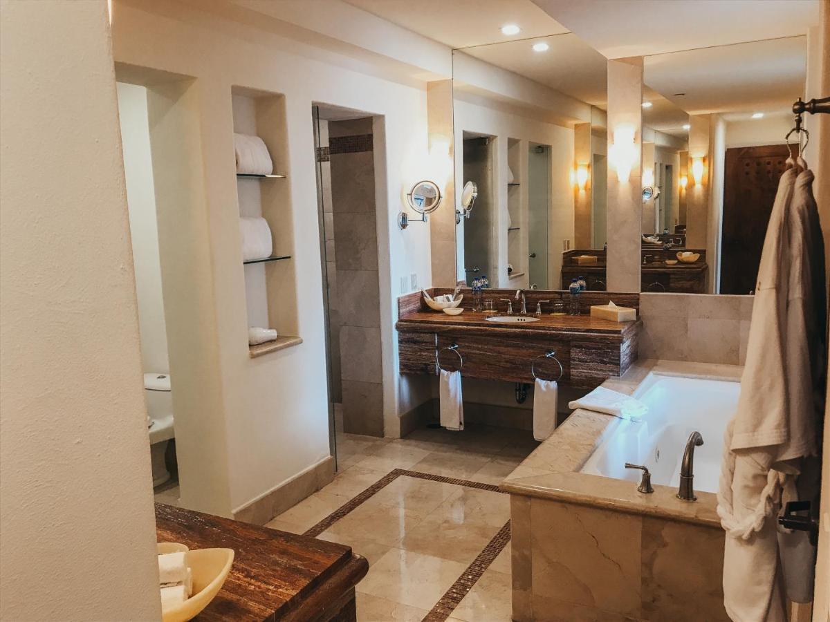 Junior Suite Oceanfront King