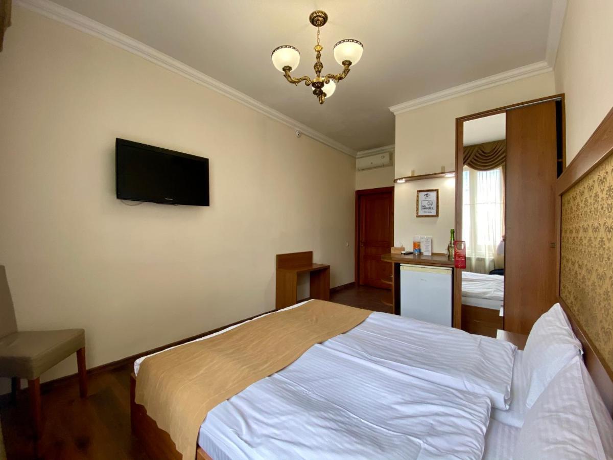 Doppel- oder Zweibettzimmer