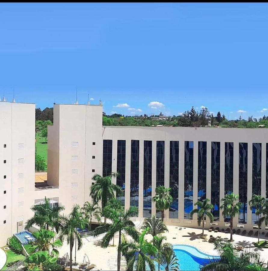 Quarto com Cama de Casal ou 2 de Solteiro com Vista da Piscina