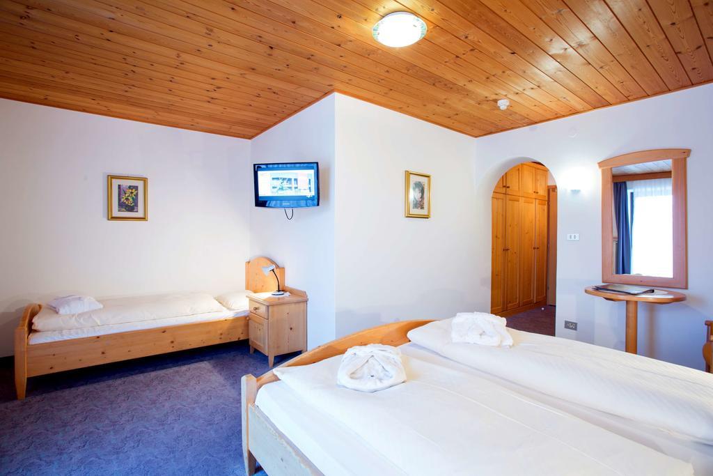 Camera Superior Matrimoniale/Doppia con Letti Singoli con Balcone
