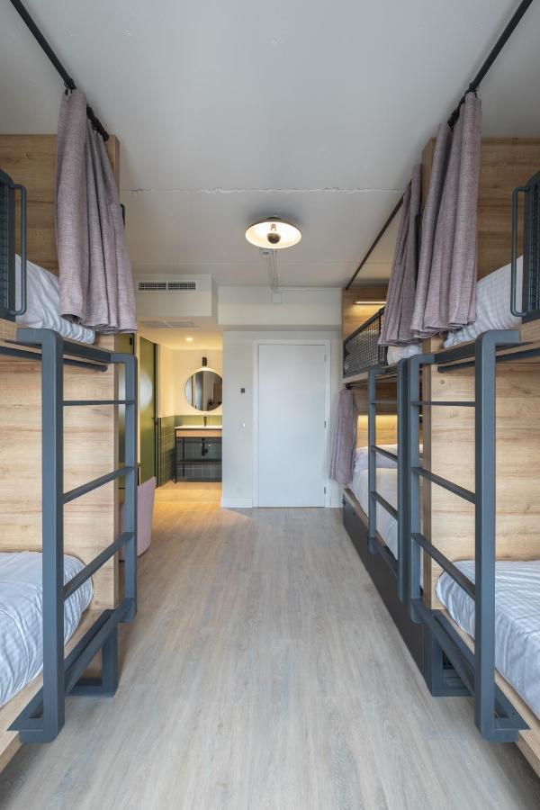 Posto Letto in Dormitorio Femminile con 6 Letti