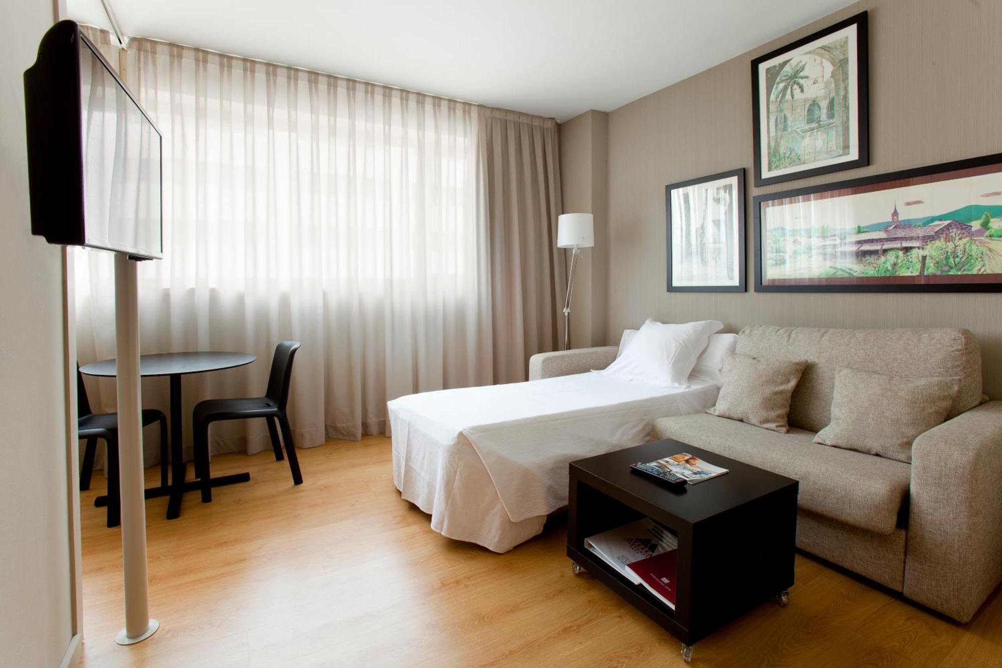 Triple Room,695543946:JPEG