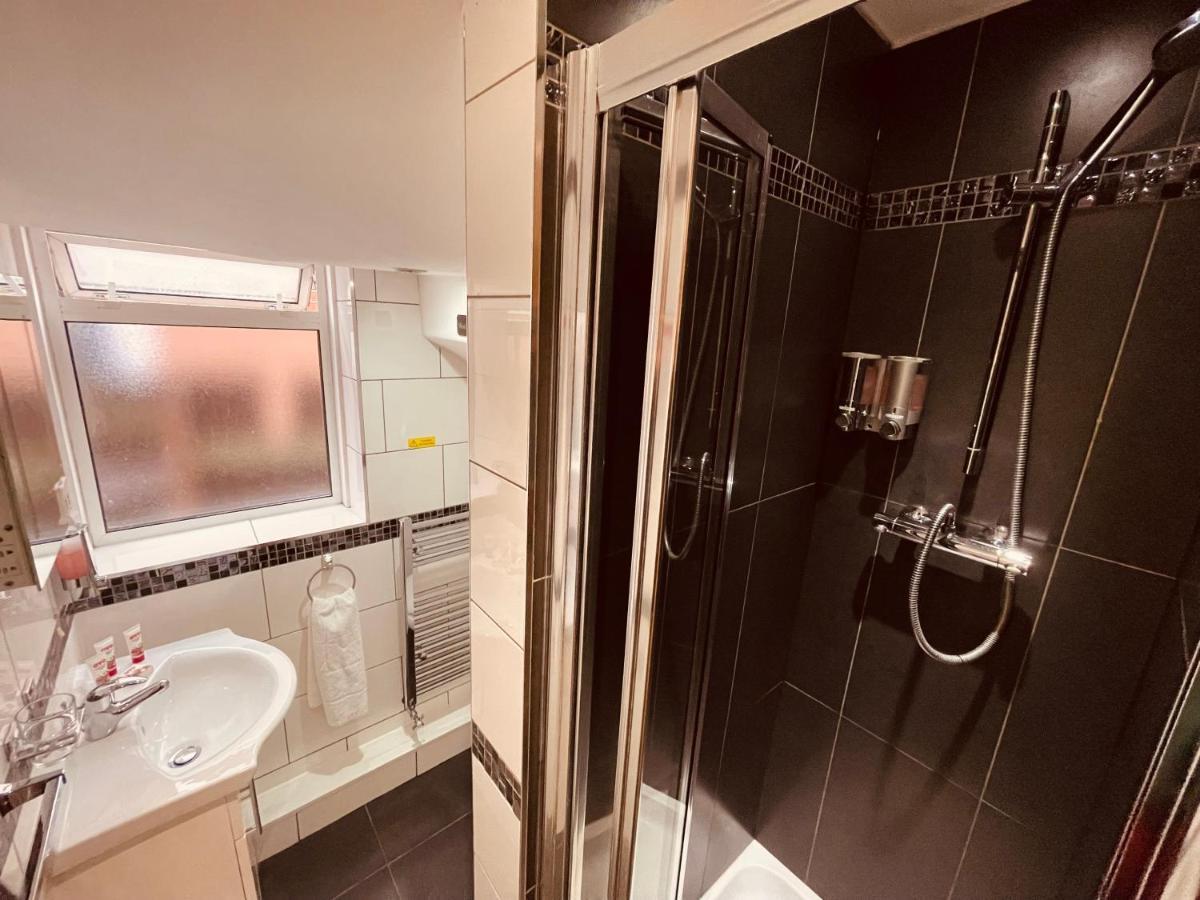 Compact Triple Room,1169903674:JPEG