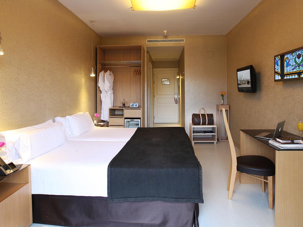 Quarto Duplo