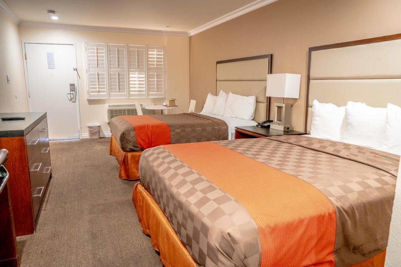 Queen Room with Two Queen Beds - Non-Smoking