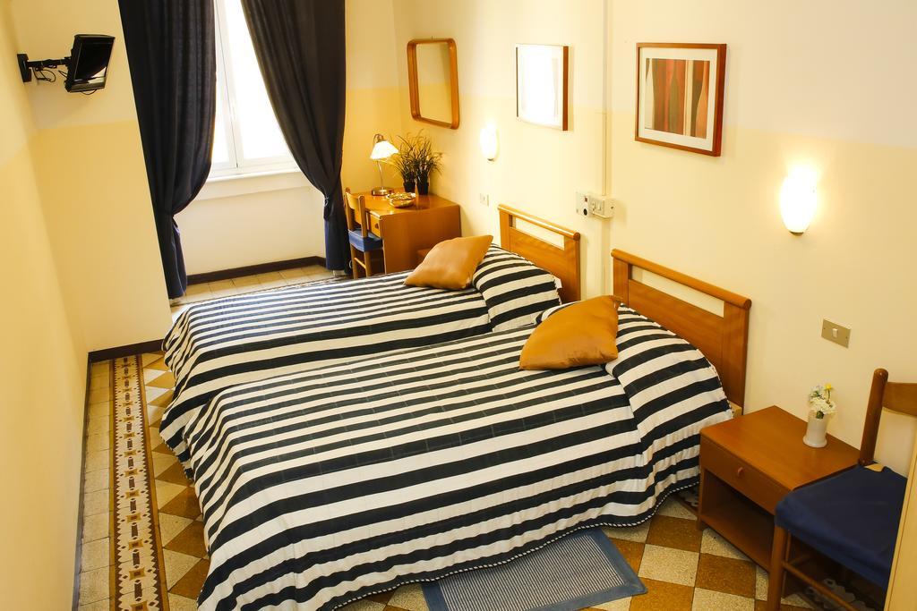 Tweepersoonskamer met 1 of 2 Bedden en Gedeelde Badkamer