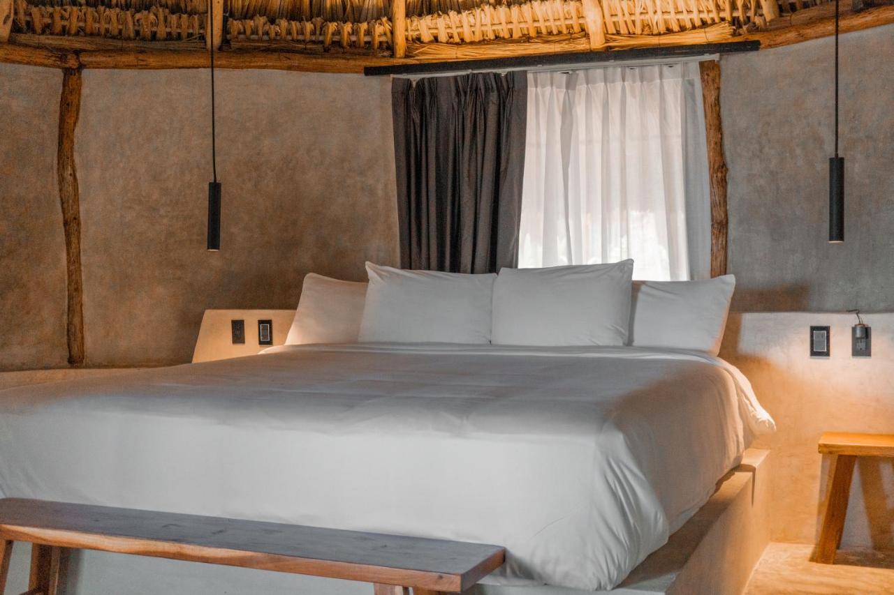 Zimmer mit Queensize-Bett und Gartenblick