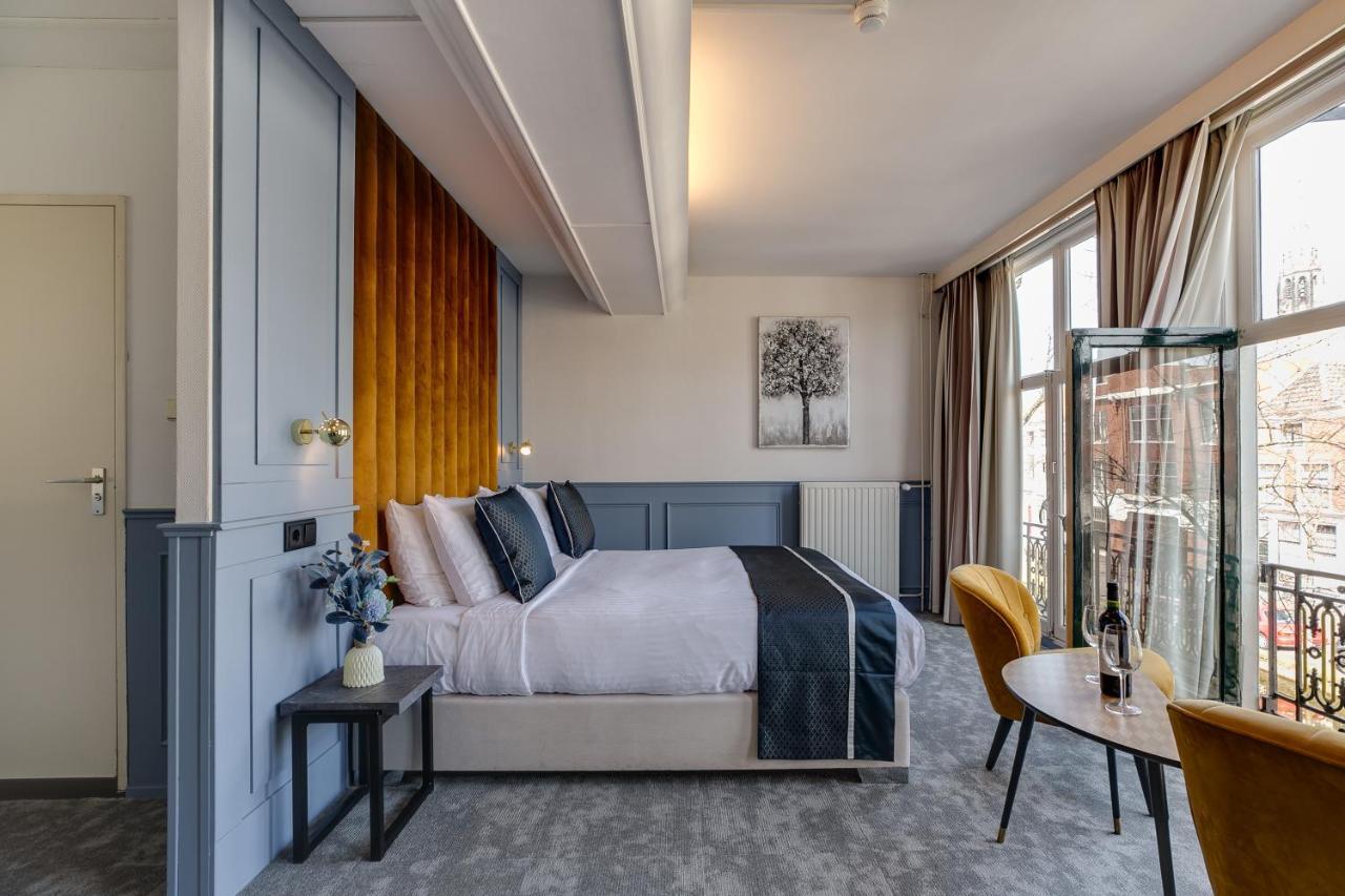 Doppel-/Zweibettzimmer mit Kanalblick
