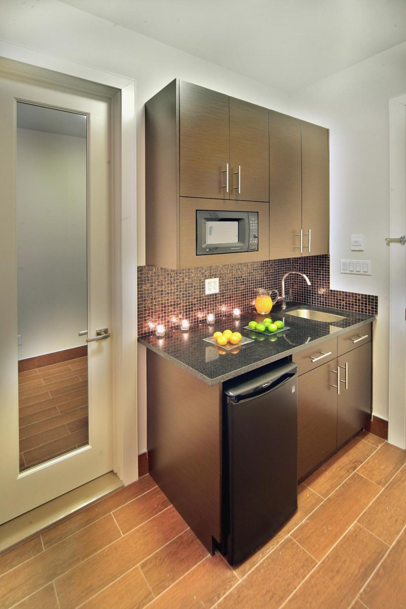 Corner Room with Two Twin Beds, Non-Smoking