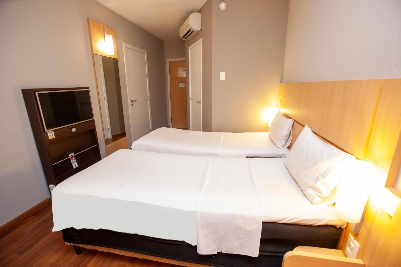 Quarto Twin Standard