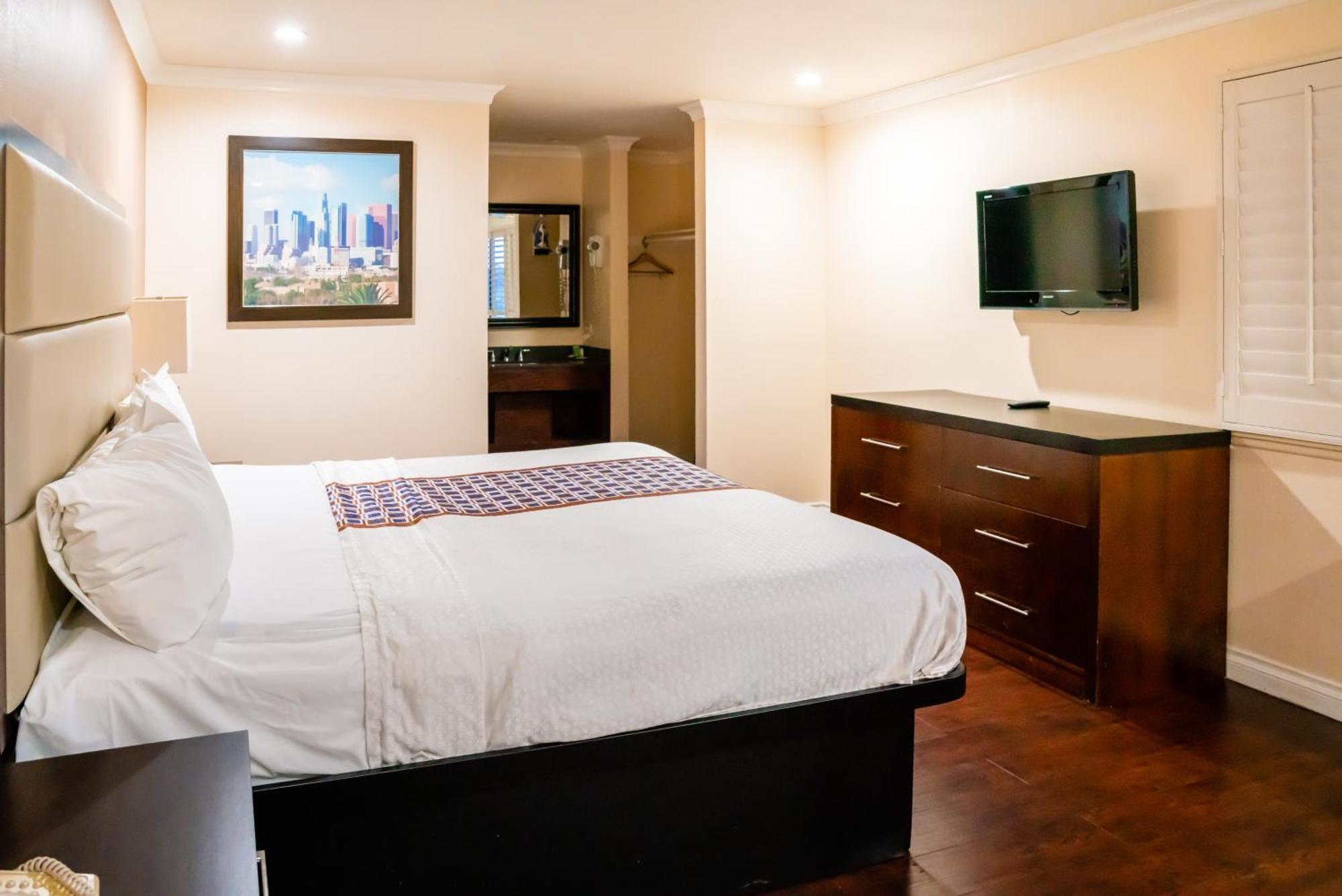 Standard King Room - Non-Smoking