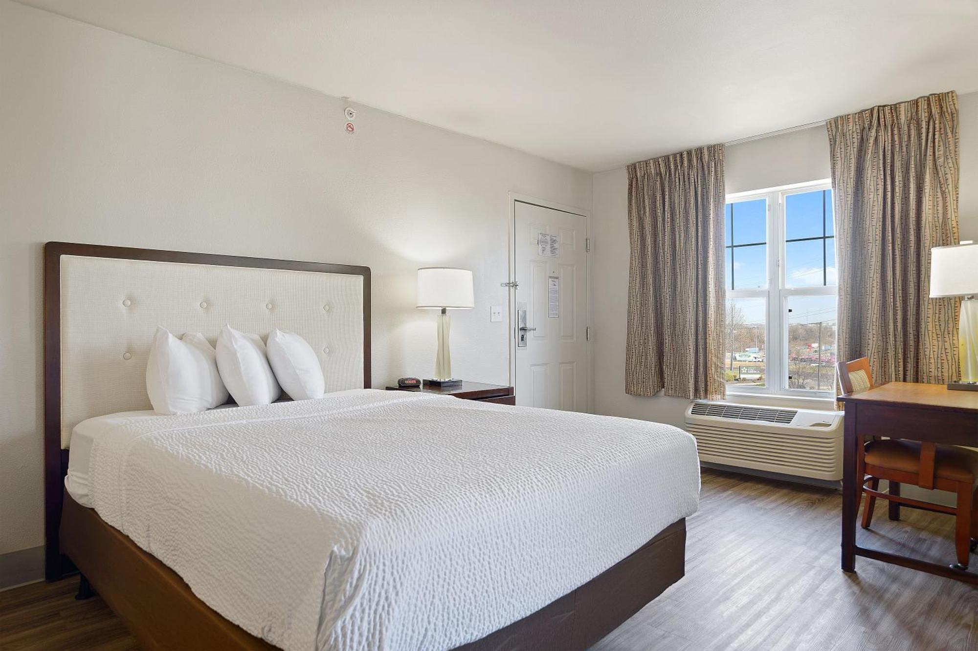 Studio with 2 Queen Beds - Non-Smoking