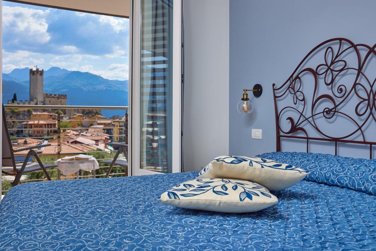 Double Room with Balcony and Lake View