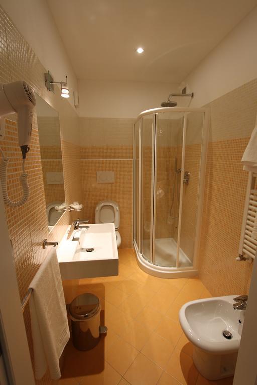 Single Room,642524466:JPEG