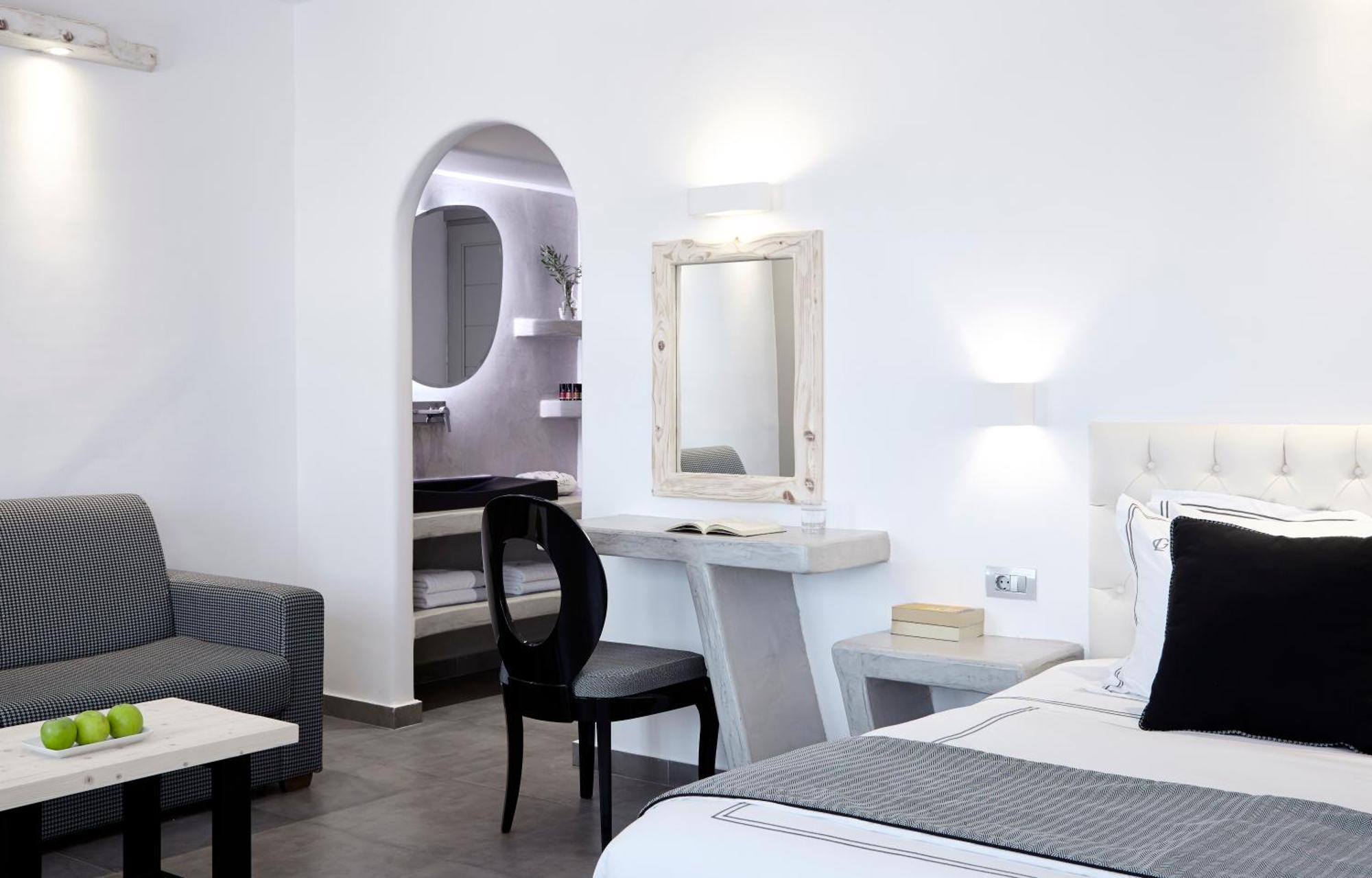 Grand Elegant Suite Open Plan with Sea View - Top Floor