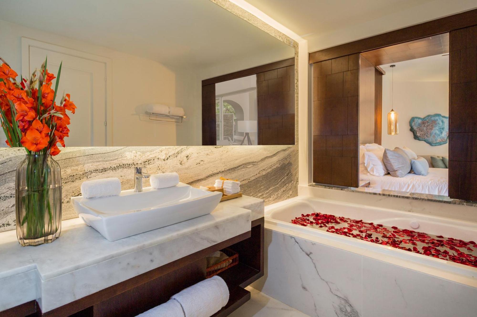Suite Júnior King com Vista Mar Parcial