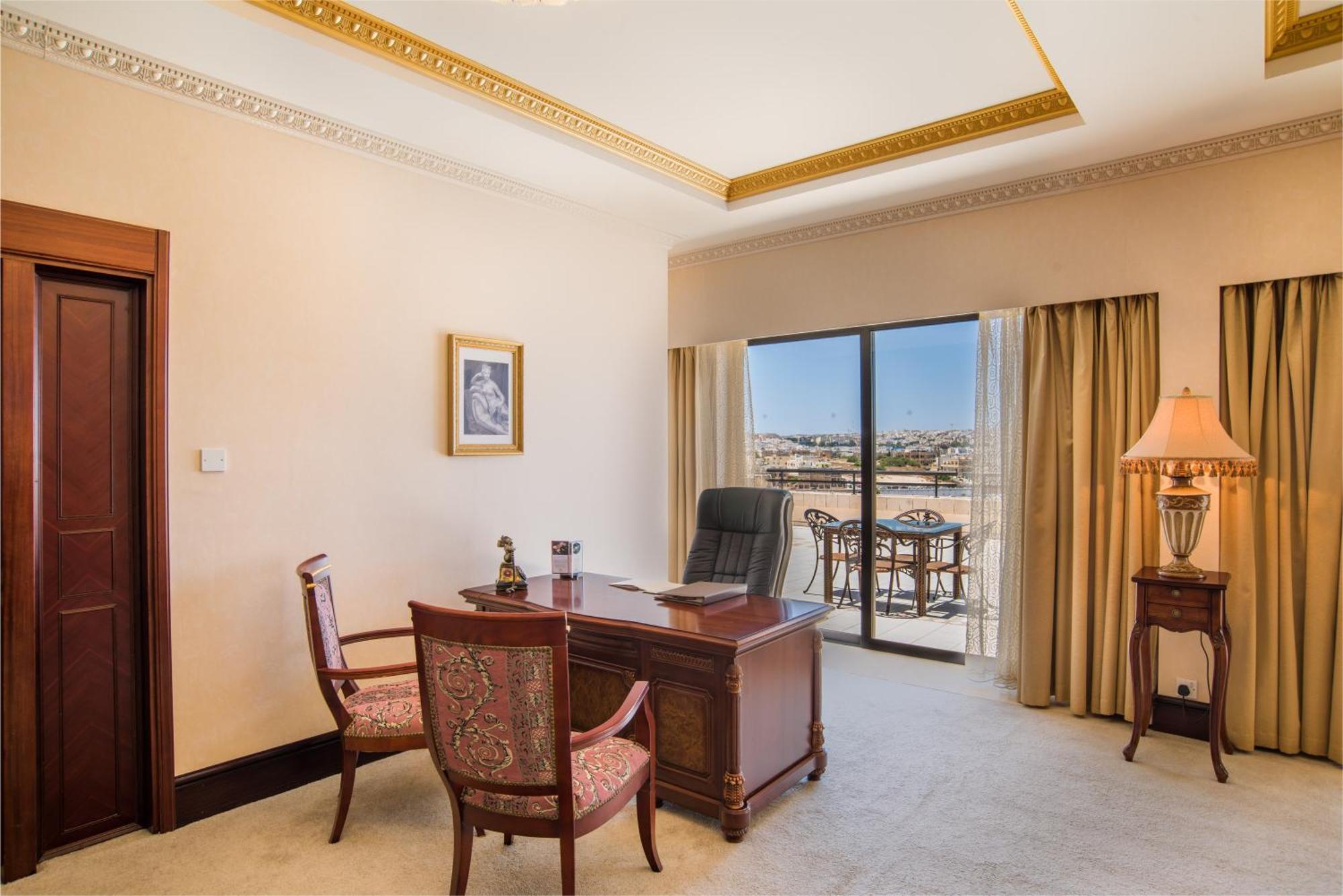 Suite Presidencial con terraza y vistas al mar