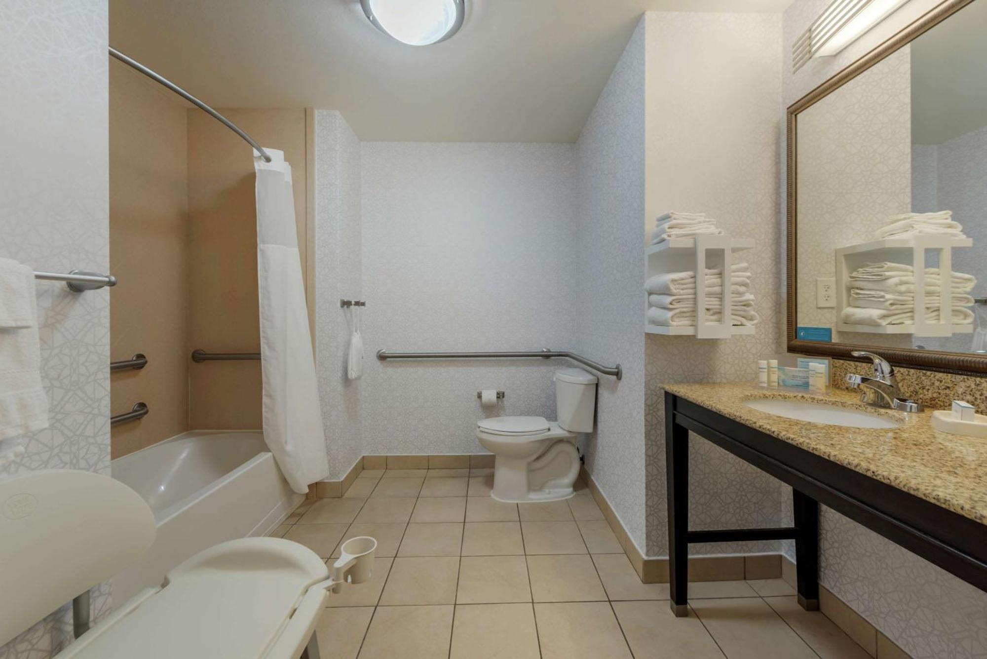 King Room with Accessible Tub - Mobility and Hearing Access/Non-Smoking