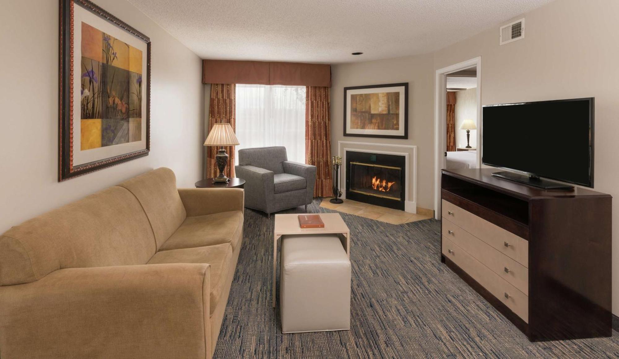 One-Bedroom King Suite Sofa Bed Fireplace,1280473324:JPEG