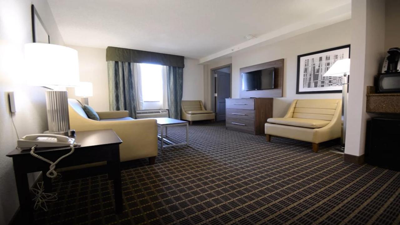One-Bedroom King Suite