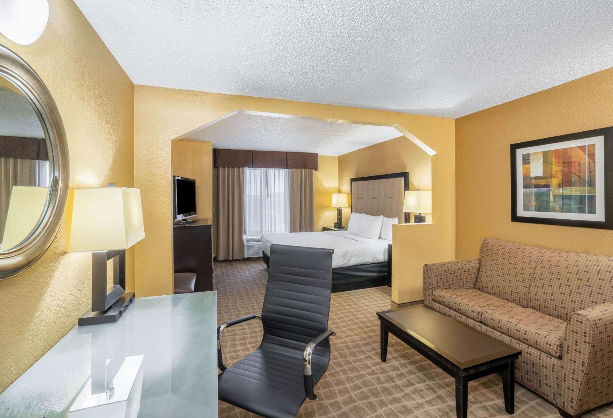 Executive Room 1 King Bed
