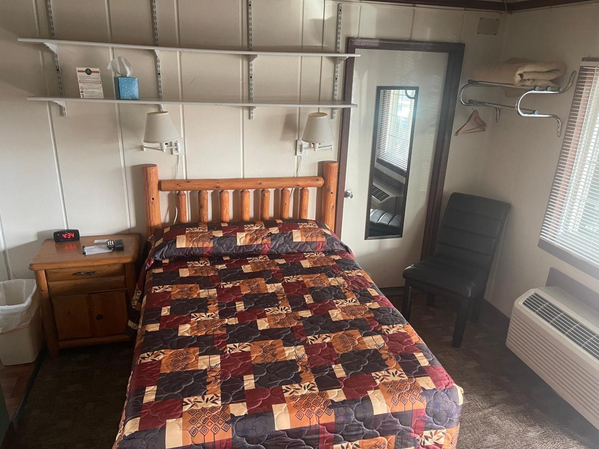 Deluxe Double Room (2 Adults + 1 Child)