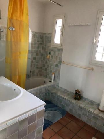 Chambre Triple - Vue sur la Piscine