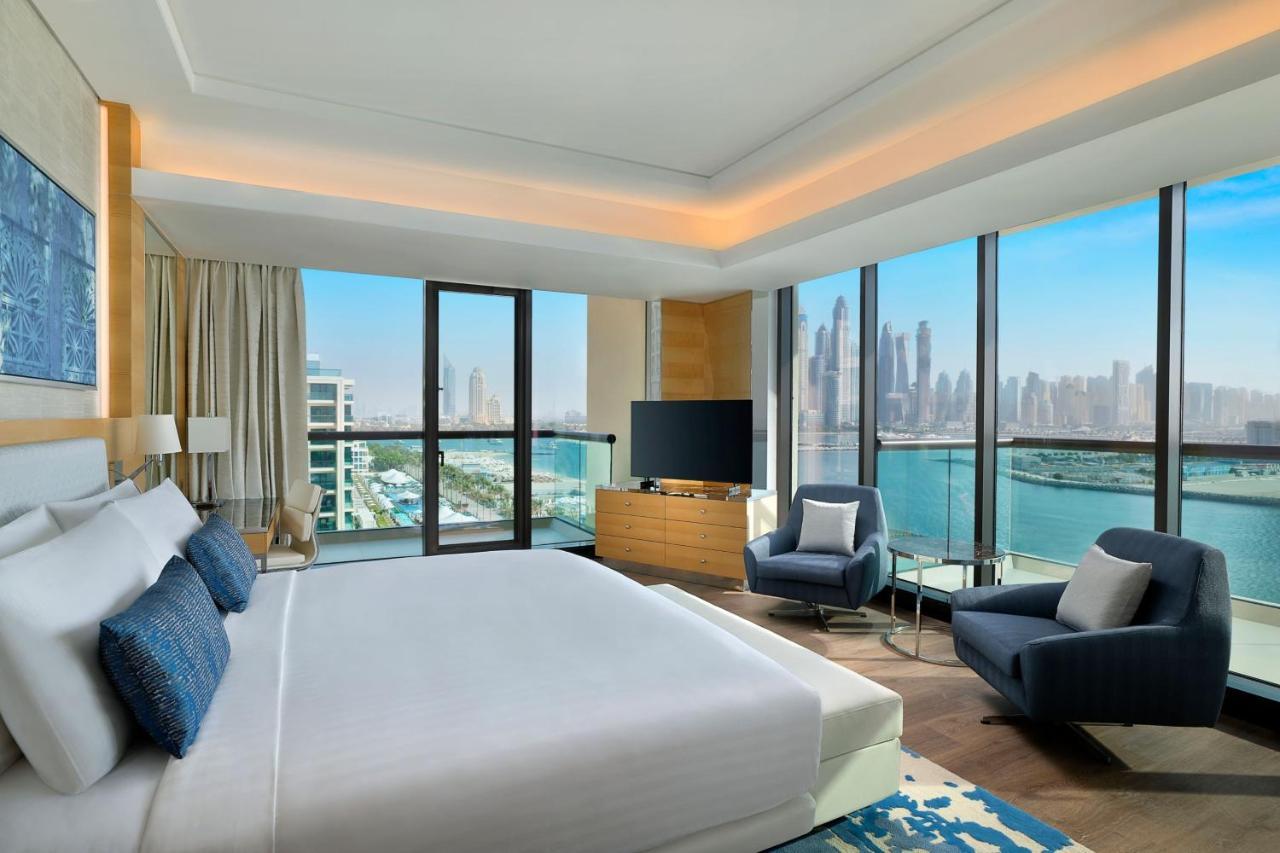 Palm Suite, 1 King Bed with Sofa Bed, Club Lounge- Evening Cocktail Hours, Private Balcony