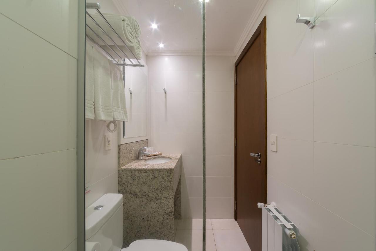 Quarto Grande com Cama de Casal ou 2 de Solteiro