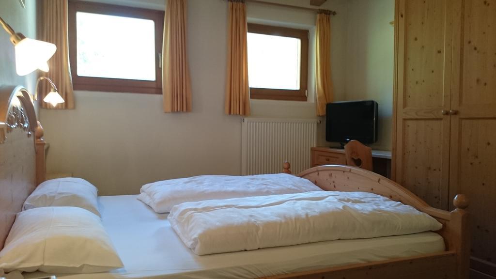 Small Double Room,142800831:JPEG
