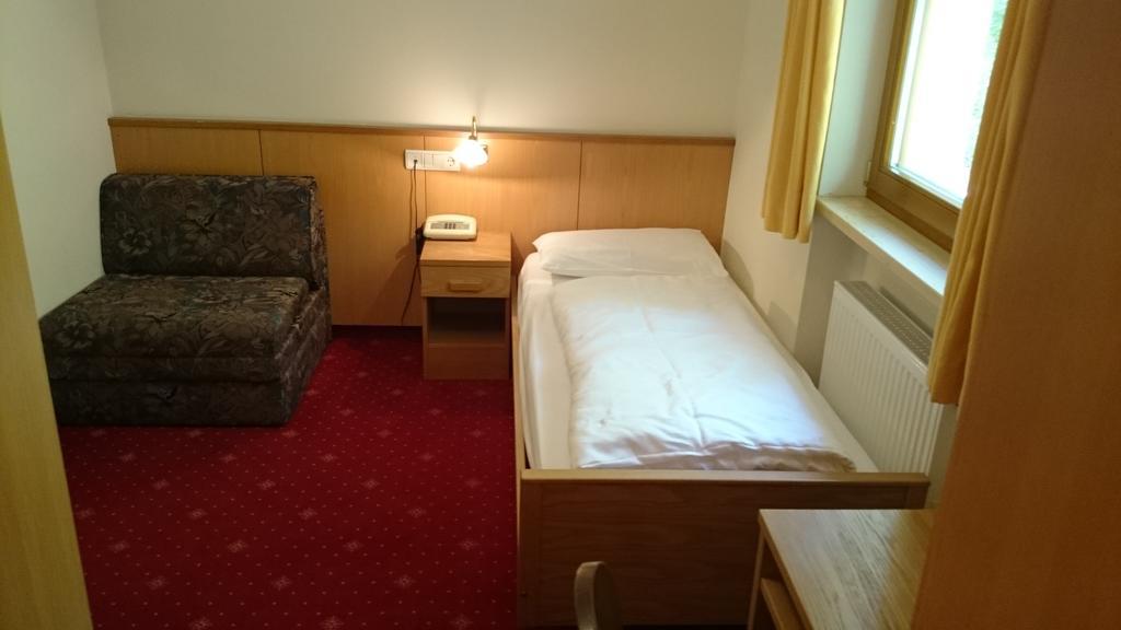 Single Room,363537640:JPEG