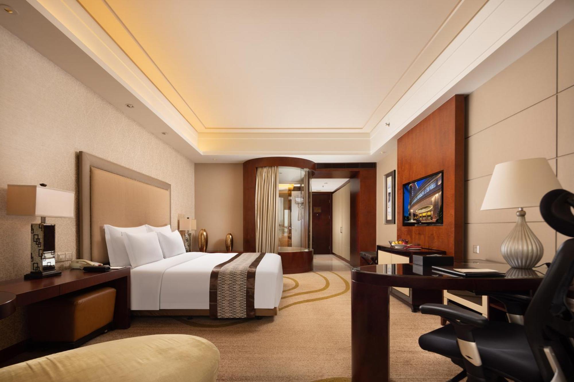 Deluxe Queen Room