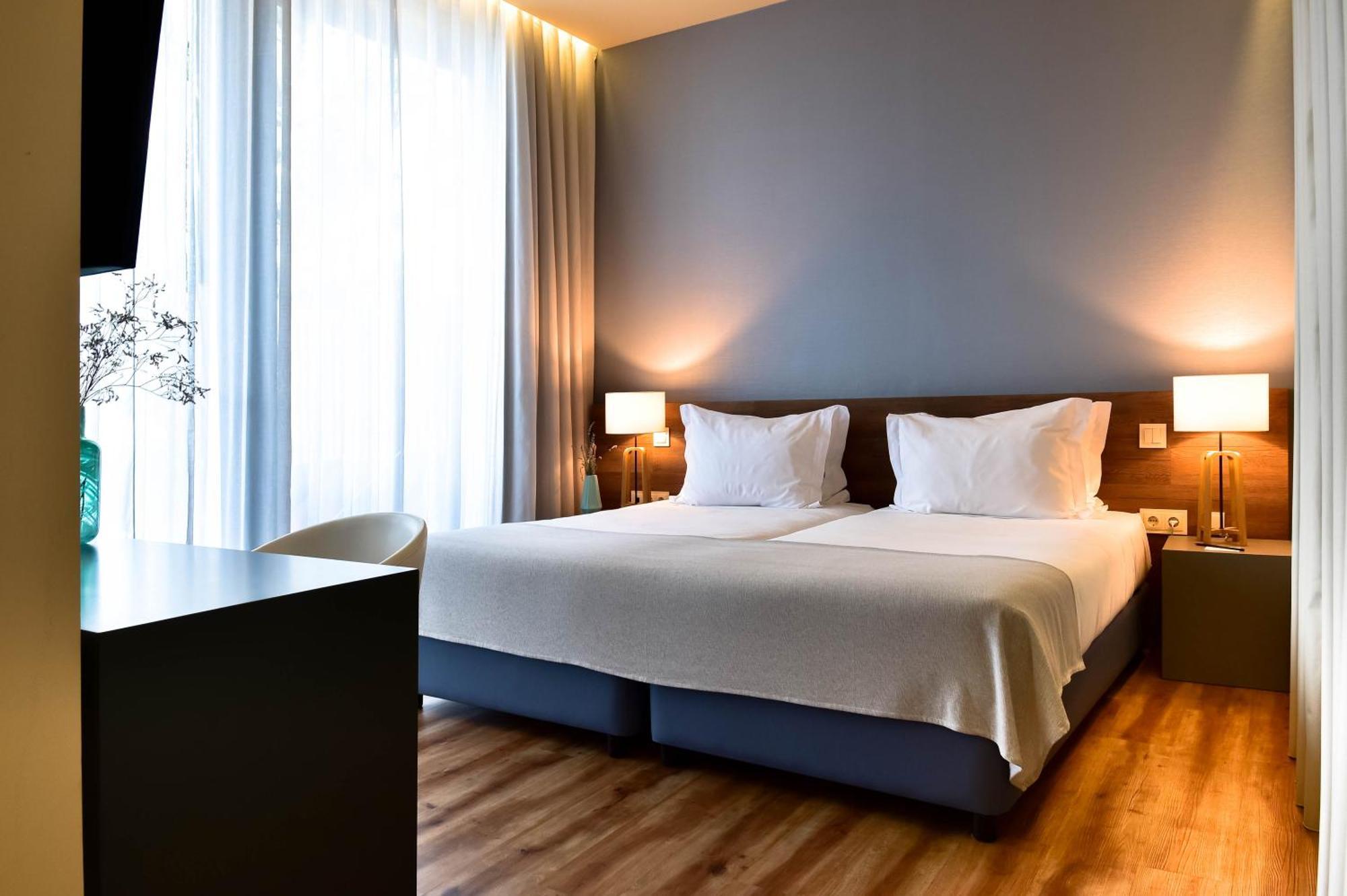 Deluxe Suite with Sea View,1279560691:JPEG