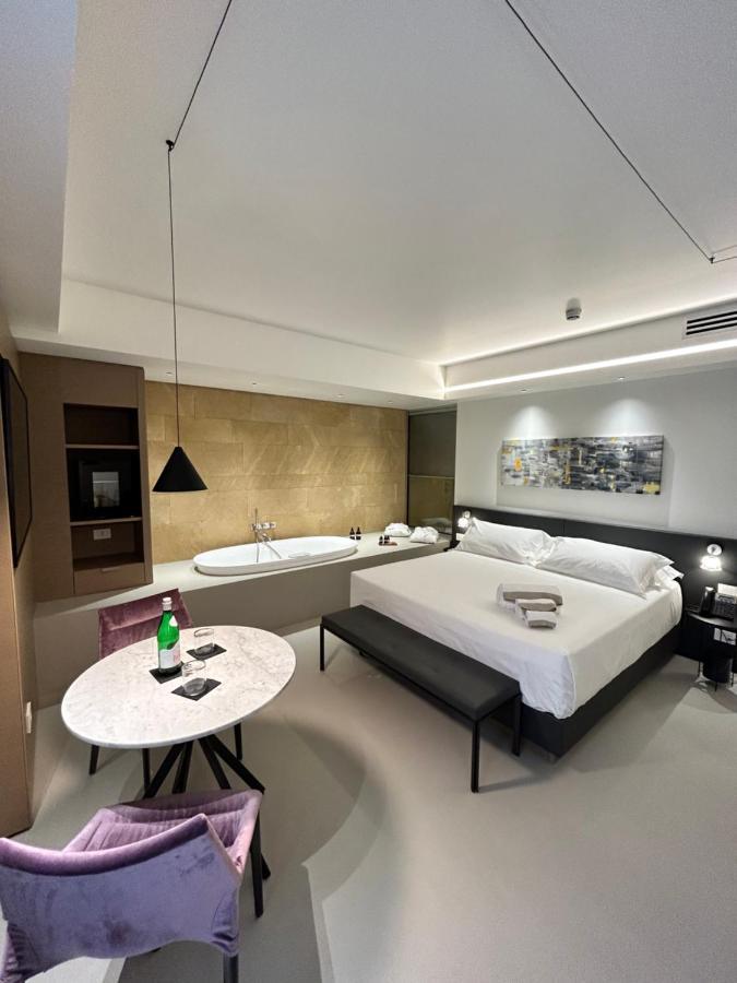 King Room with Spa Bath