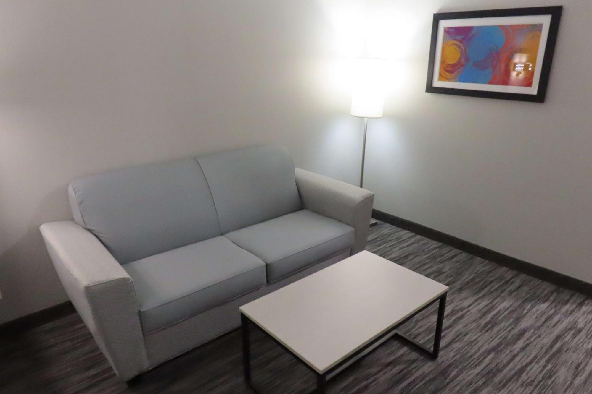 King Room with Bath Tub - Mobility Accessible
