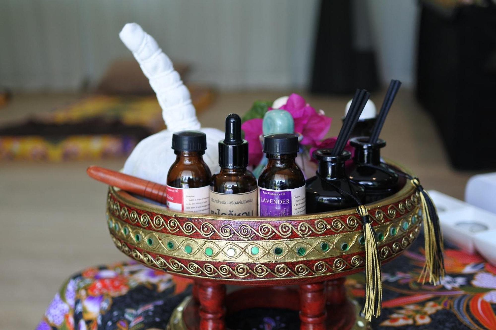 Complimentary 60 Mins Oil Massage 1 Time for 1 Person for minimum 3 Nights stay at Deluxe Double or Twin Room Pool Access