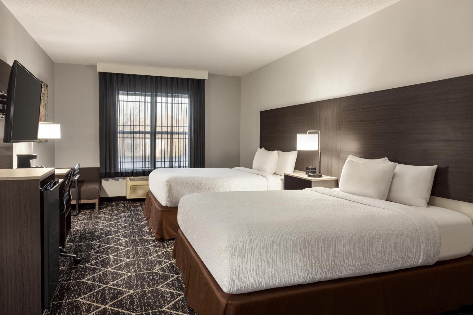 Queen Room with Two Queen Beds and Bath Tub - Mobility Accessible/Non-Smoking