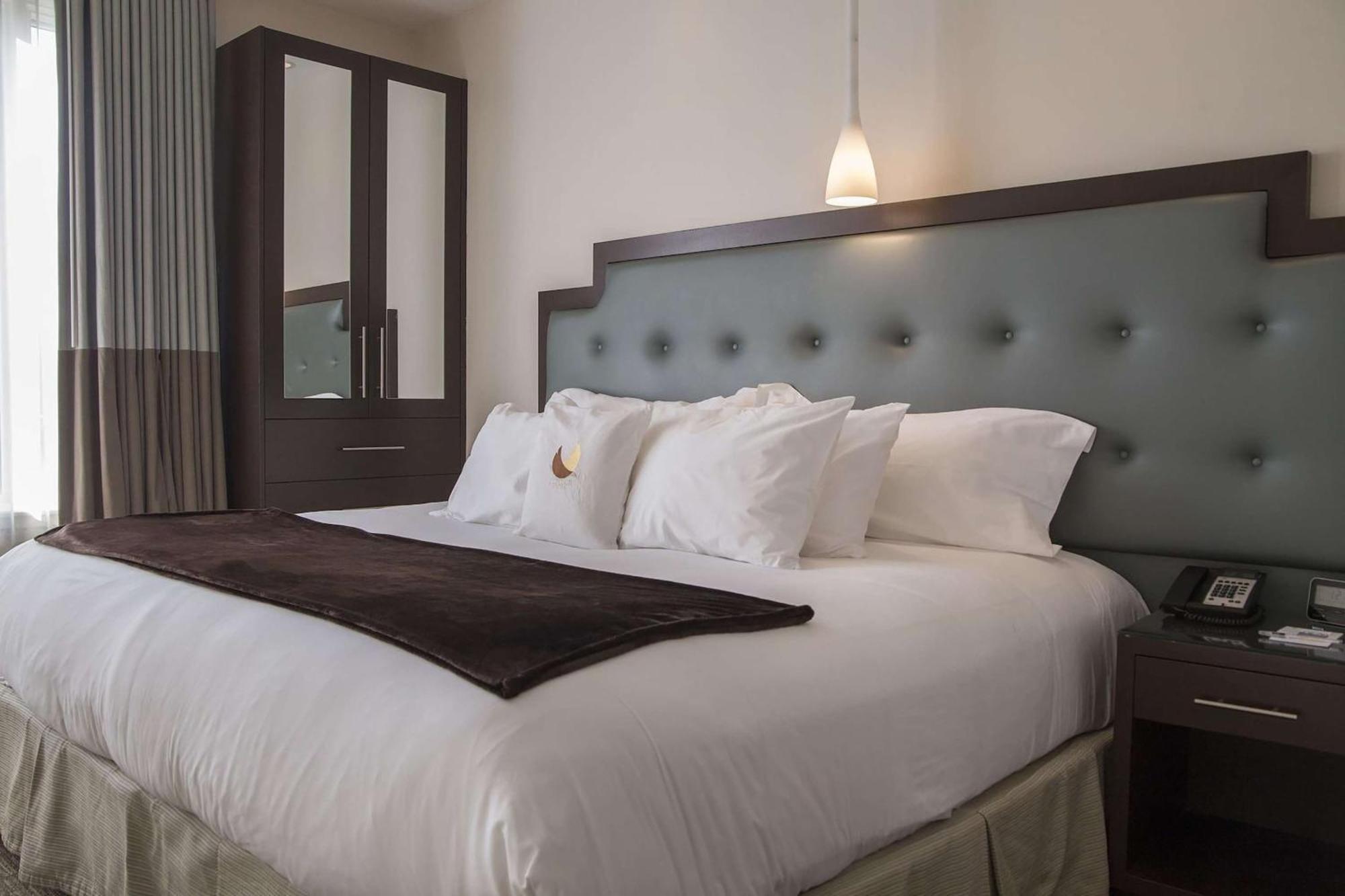 One-Bedroom King Deluxe Suite, Non-Smoking