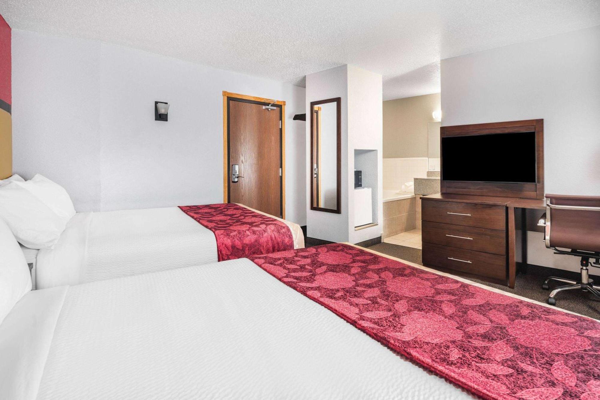 Studio Suite Two Queen Beds Non-Smoking,658953750:JPEG