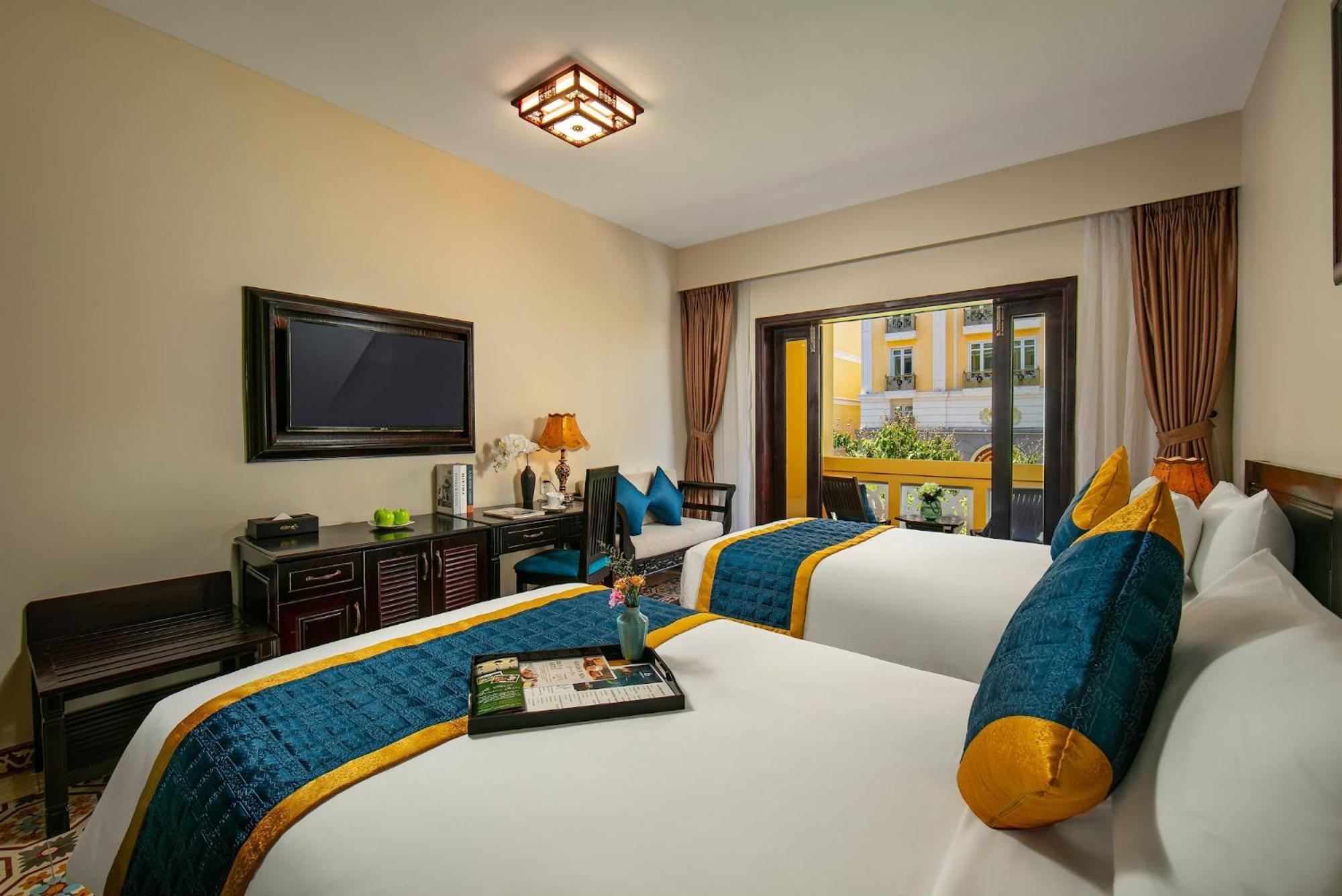 Deluxe Double/Twin Old Town View & Balcony